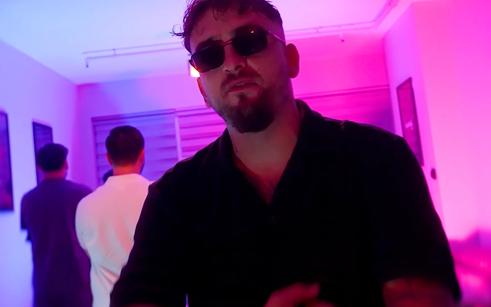 Ortaq Music video kapağı